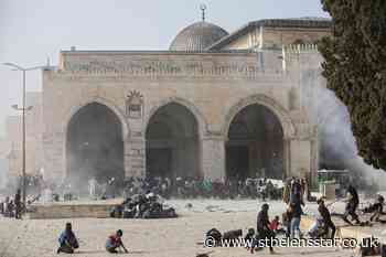 Israeli police and Palestinians clash at holy site in Jerusalem - St Helens Star