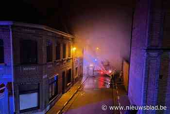 Hond overleeft brand in flat niet, bewoonster met brandwonden naar ziekenhuis<BR />