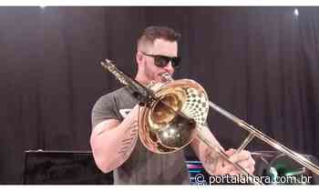 Trombonsax: Conheça o músico de Imbituba, lapidado na Banda Gualberto Pereira, que se reinventou na pandemia e leva arte e alegria a todos - Portal AHora
