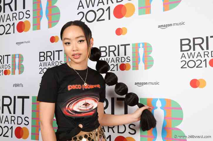 Griff Performs ‘Black Hole’ & Accepts Rising Star Award at 2021 Brit Awards