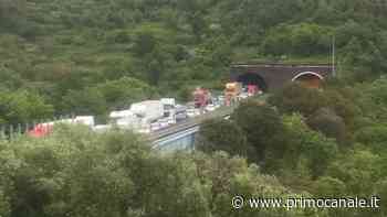 Caos autostrade, veicolo fermo sulla a12: code su entrambe le carreggiate: - Primocanale