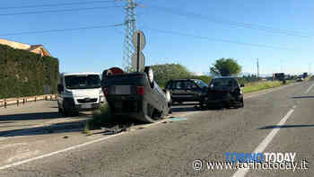 Incidente a Gerbole di Volvera. Scontro tra due vetture, una si ribalta: conducente trasportata in ospedale - TorinoToday