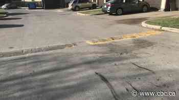 Parents say kids in Saskatoon apartment complex witnessed fatal hit-and-run Monday night