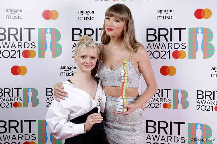 Look What You Made Taylor Swift & Maisie Williams Do: See Their 2021 Brit Awards Selfies