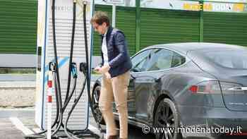 VIDEO | Ricarica super veloce per macchine elettriche. Si parte dall'area di servizio di Modena - ModenaToday