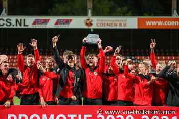 🎥 Wat een ontknoping! In Nederland viert Go Ahead Eagles nadat ze zelf concurrent misstap zagen maken na regenval