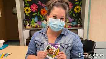 Long-term care home in Saskatoon plants hundreds of sunflowers to raise spirits of residents