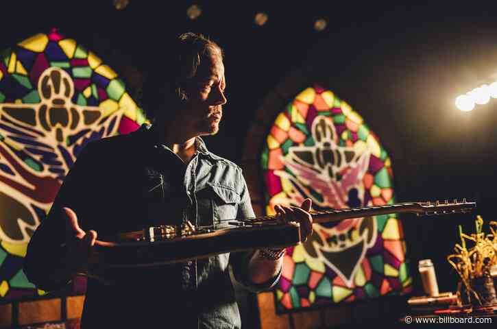 Guitar ‘Nerd’ Jason Isbell Gushes Over His New Custom Fender Telecaster