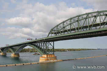 Rochester man arrested at Peace Bridge, charged with unlawfully possessing a gun