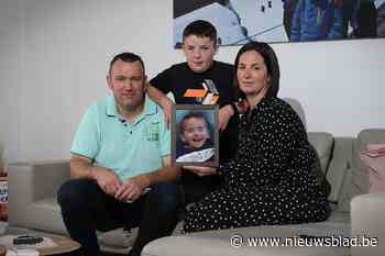 Ouders SuperBent zetten stickeractie op om kinderboek over zeldzame ziekte te financieren