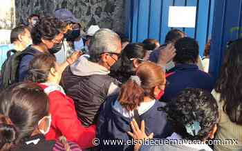 Maestros dan lecciones de “disciplina” durante vacunación - El Sol de Cuernavaca