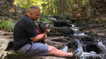 Desperate to see his dying mom, a bus driver put out a plea. The response bowled him over