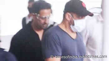 Salman Khan takes second jab of COVID-19 vaccine on Eid; Fans go crazy at vaccination centre