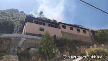Palermo, incendio a Pizzo Sella: evacuate le abitazioni di via Spina Santa - La Repubblica