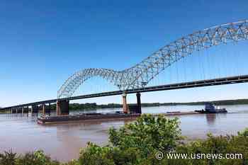 Mississippi River Traffic Resumes Under Damaged Bridge