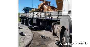 ACIDENTE EM IMBITUBA: moto vai parar embaixo de carreta, na BR-101, e condutor é hospitalizado gravemente ferido - Portal AHora