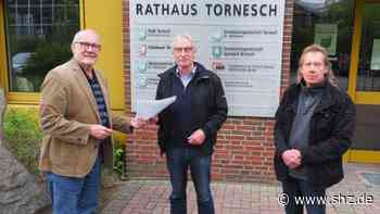 Unterschriftenliste übergeben: Von-Helms-Straße in Tornesch: Anwohner wehren sich gegen Umbenennung | shz.de - shz.de