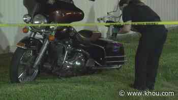 Motorcyclist shot to death while stopped at traffic light in NW Houston, HPD says - KHOU.com