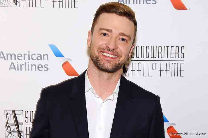 Justin Timberlake and Son Have a Blast With Lightsabers at Walt Disney World