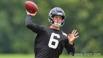 Packers expand QB room again, signing Benkert