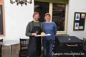 Café Polderzicht lanceert paardenburger: “Broodje met Dender... (Dendermonde) - Het Nieuwsblad