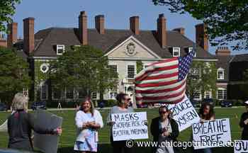 Demonstrators in Lake Forest call for total end to wearing masks and COVID-19 vaccines - Chicago Tribune