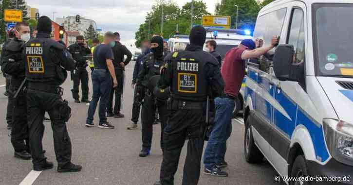 Rostock-Anhänger blockieren A9 und feiern auf der Fahrbahn