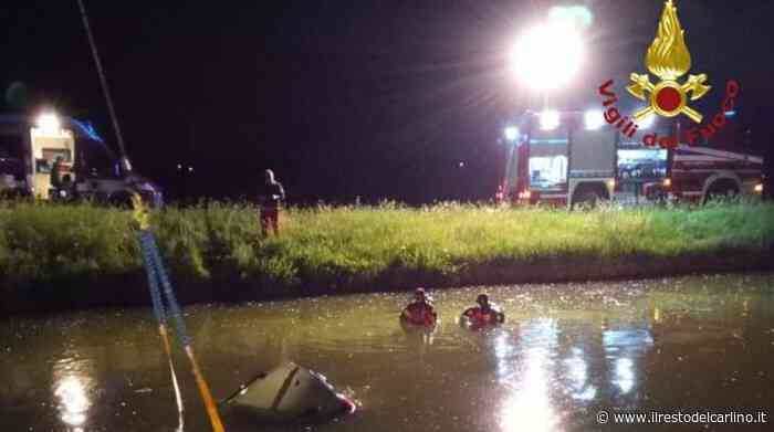 Incidente a Soliera: auto nel canale. Tre persone in salvo - il Resto del Carlino