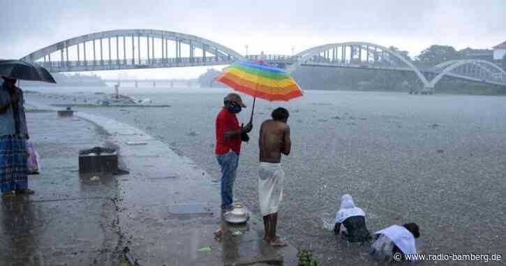 Zyklon zieht an Westküste Indiens entlang