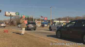 Roadside sign leads to kidney donation, new life for Rochester man
