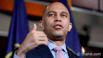 Jeffries endorses Wiley in New York mayor's race