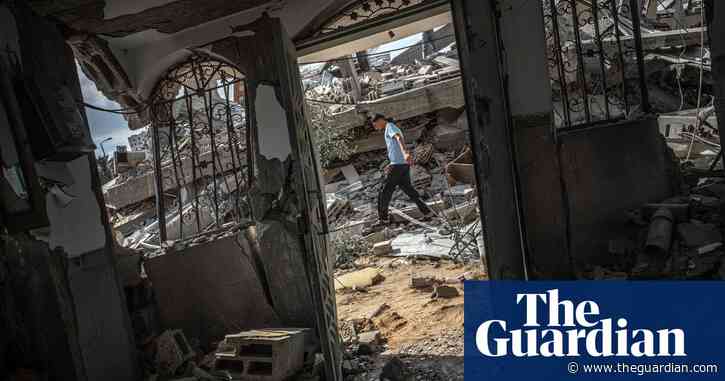 Gaza residents flee homes as Israeli attacks intensify – video report