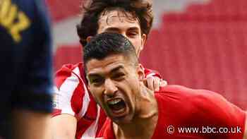 Suarez rescues Atletico on dramatic day in title race