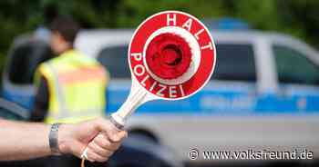 Mit Alkohol und ohne Führerschein: Fahrer fährt in Morbach Streifenwagen an - Trierischer Volksfreund