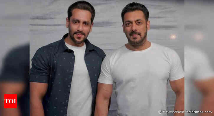 Salman's throwback pic from 'Radhe' sets