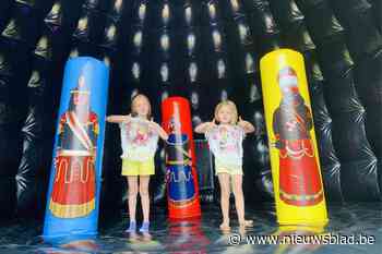 Ros Beiaard had er al een, nu hebben ook reuzen Mars, Goliath en Indiaan een springkasteel: “Een discoversie, omdat ze altijd zo mooi dansen” <BR />