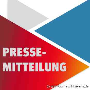 Beschäftigte von Premium Aerotec in Augsburg zeigen Management Rote Karte - IG Metall Bayern
