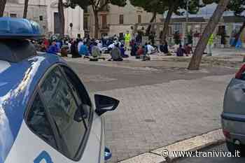 La comunità musulmana riunita nel rito finale del Ramadan all'alba in piazza Gradenigo - TraniViva