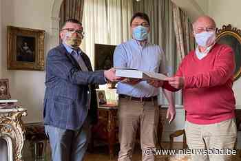 34 vrienden schrijven boek voor jarige Jozef Dauwe (75)<BR />