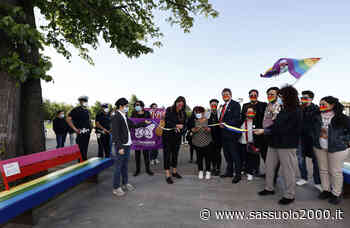 Contro l'omofobia le panchine arcobaleno al Novi Sad di Modena - sassuolo2000.it - SASSUOLO NOTIZIE - SASSUOLO 2000
