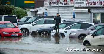 'Major flood' hits part of Bolton with people asked to avoid the area as warning issued - Mirror Online