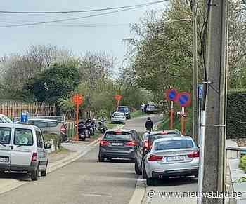 Ondanks parkeerverbod: 32 foutparkeerders op de bon aan doo... (Borgloon) - Het Nieuwsblad