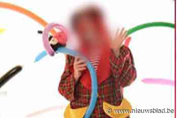 Vier jaar cel voor clown die minderjarige assistentjes hypnotiseerde en misbruikte