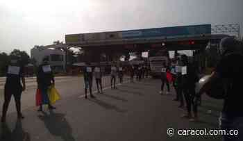 Jóvenes de Turbaco protestaron contra abusos policiales en marchas - Caracol Radio
