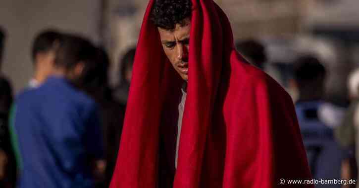 Sánchez nach Abschiebung von 5600 Migranten am Pranger