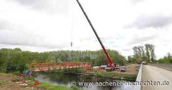 Behelfsbrücke über der Rur: Bauwerk entlastet Radfahrer und Fußgänger während langer Sperrung - Aachener Nachrichten