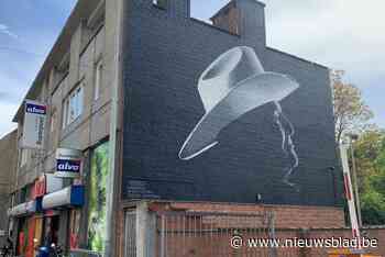 Bobbejaan Schoepen levensgroot op zijgevel Boomse supermarkt