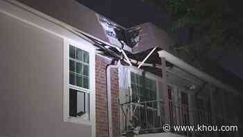 Lightning strikes NW Houston apartments | #HTownRush storm coverage for May 19, 2021 - KHOU.com