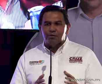 Rinde homenaje cruz pérez cuéllar a víctor valencia de los santos - La Opcion