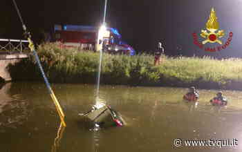 AUTO NEL CANALE A SOLIERA, SALVI I TRE OCCUPANTI - Tvqui